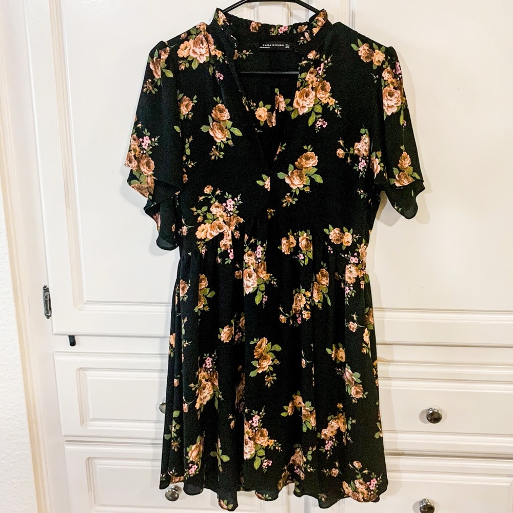 Mini black and flower Zara dress v-neck